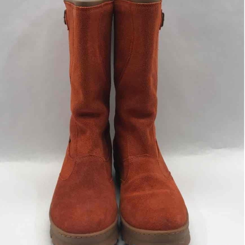 Mid-Calf Suede Heeled Boots in Rust